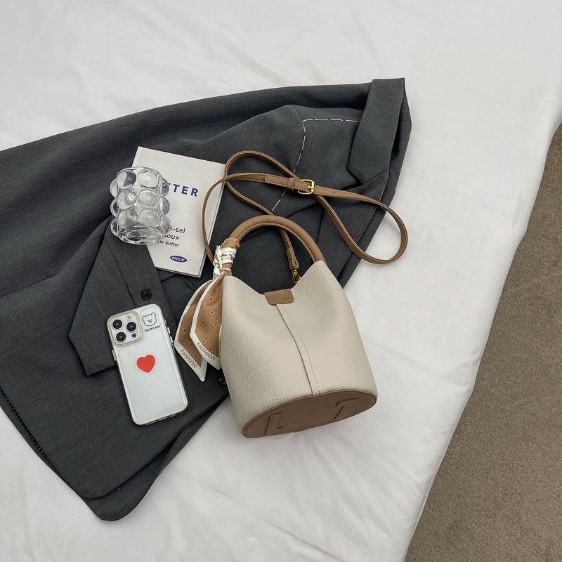 Wewnętrzny zamek błyskawiczny  – Women Bags Discount recenzja i cena